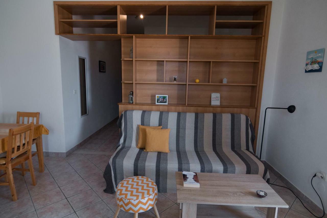Apartments Ivana Постира Экстерьер фото